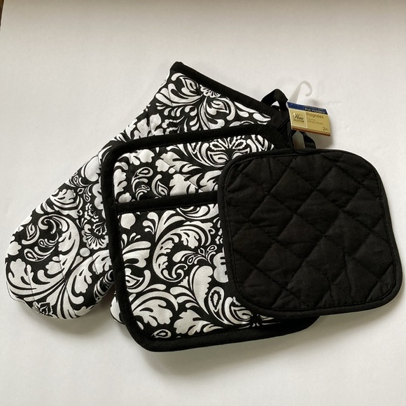 Oven Mitt with 2 Pot Holders Paisley Black and White Design Set 3 Pieces - Picture 4 of 11